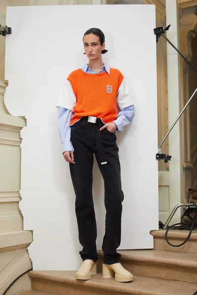Look 18